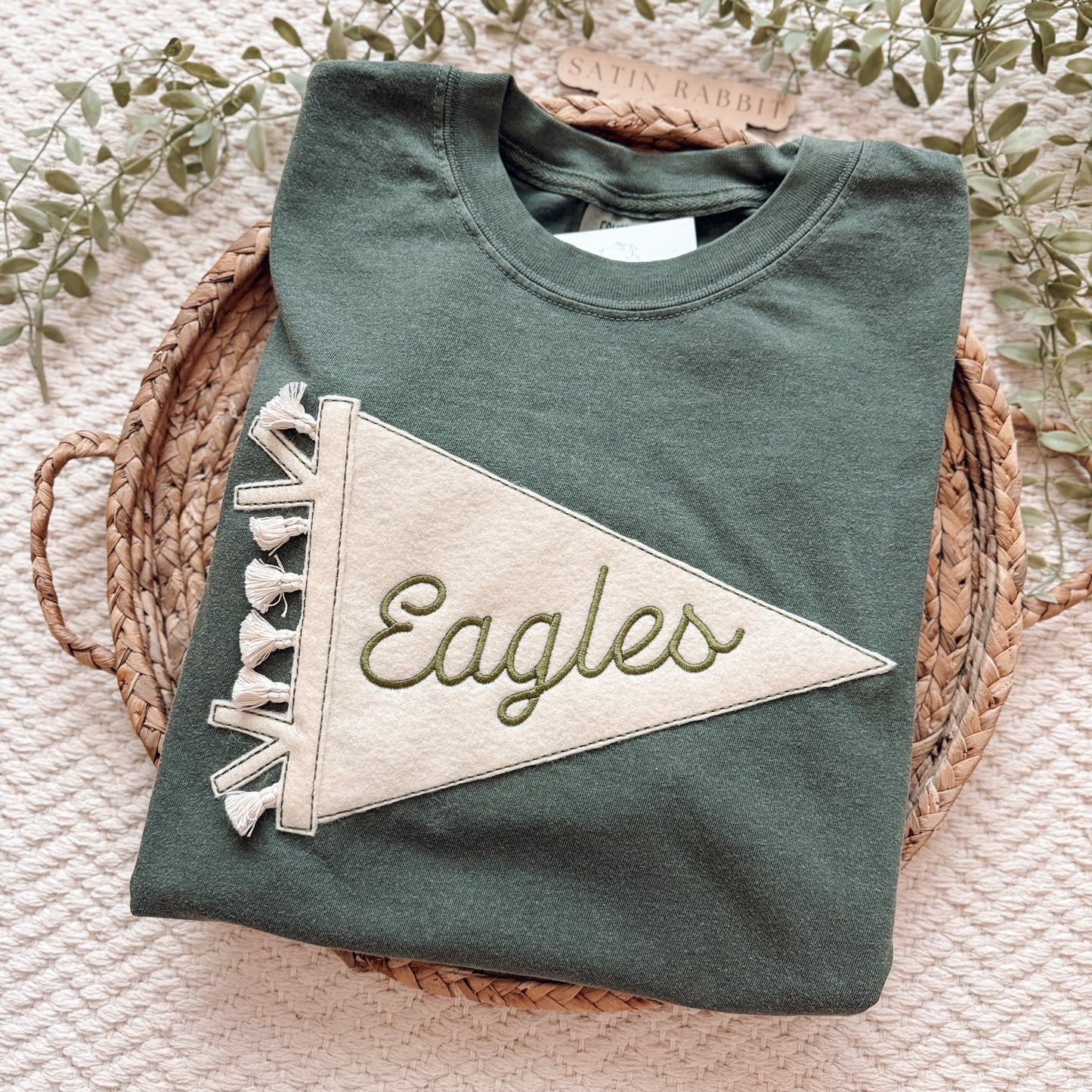 vintage tassel pennant embroidered tee (short/long sleeve)